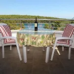Jole Apartman Vrboska