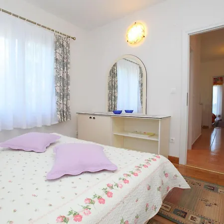 Apartment Jole Vrboska
